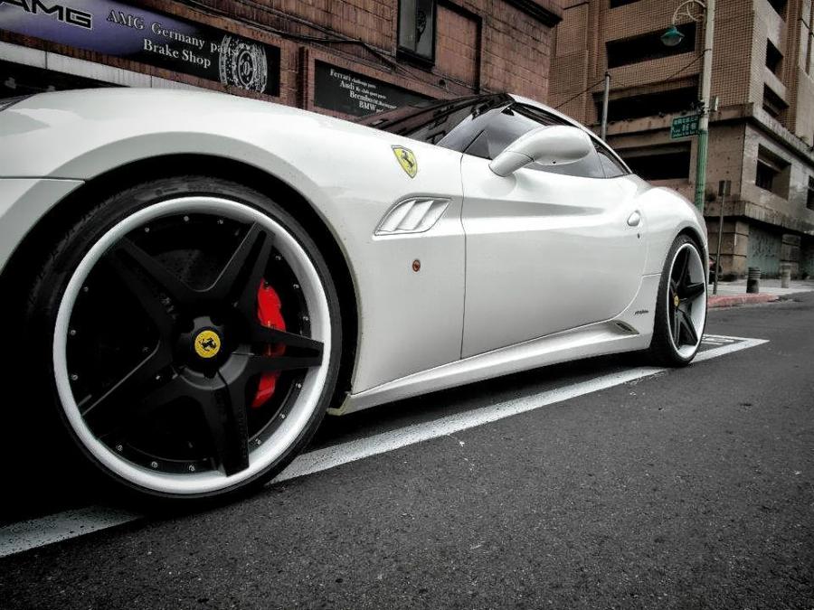  Ferrari California V-309 by Vorsteiner 2012 года  (фото 2 из 8)